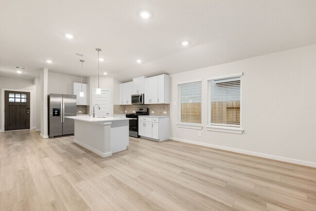 Building Photo - 6611 Castella Dr
