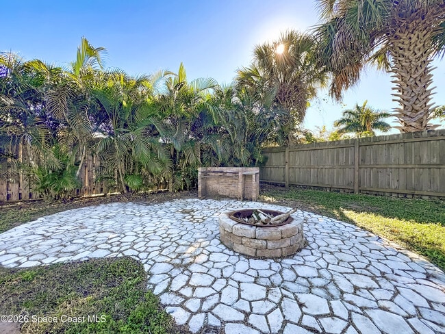 Building Photo - 2140 Emerald Ct