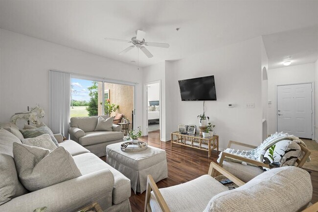 Building Photo - 520 Florida Club Blvd