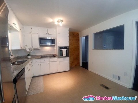 Building Photo - 2574 Brentford Pl