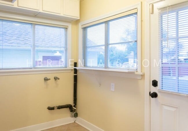 Building Photo - Charming Single-Story Home in the Heart of...