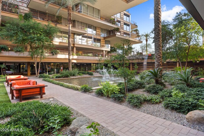 Building Photo - 7137 E Rancho Vista Dr