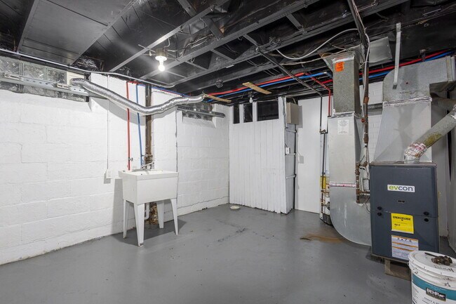 Building Photo - 13881 Carlisle St