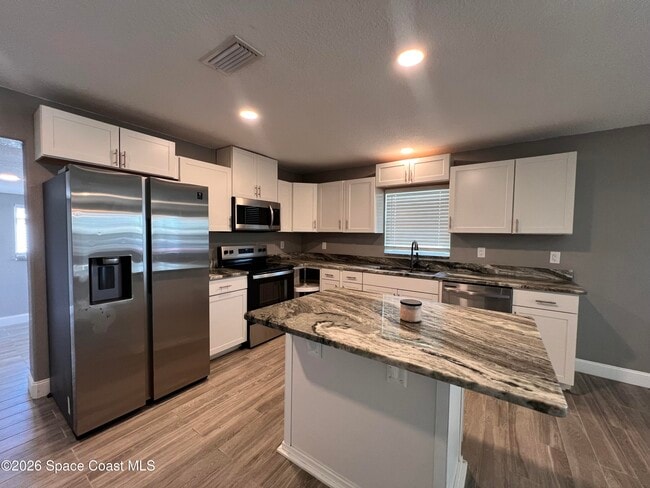 Building Photo - 741 Frisco St SE