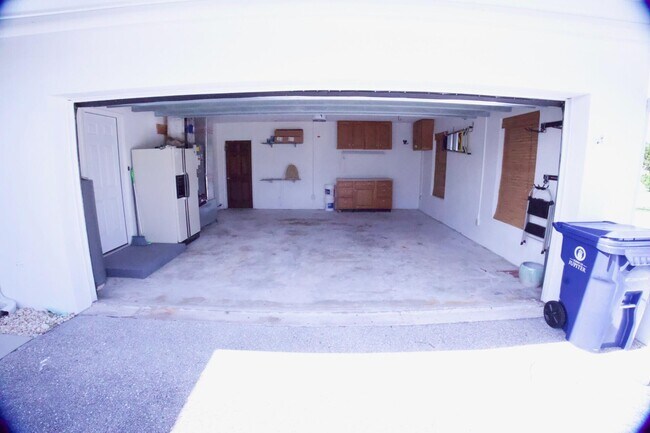 Building Photo - 700 N Perry Ave