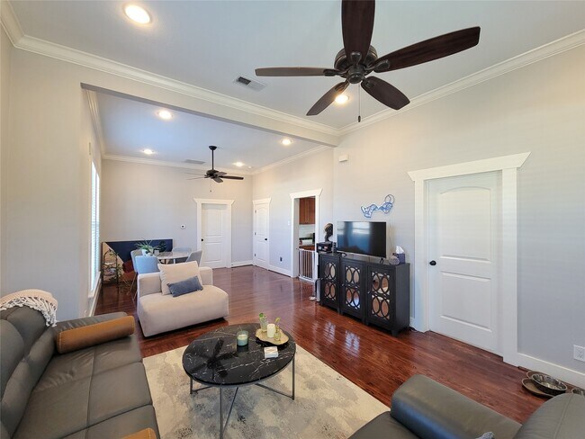 Building Photo - 2604 Cochran St