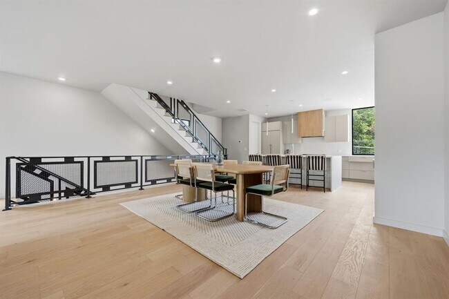 Building Photo - 1403 Barton Hills Dr