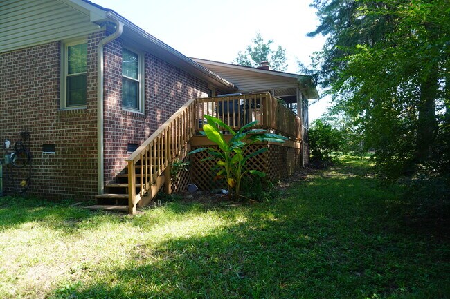 Building Photo - 496 Lindsay Rd