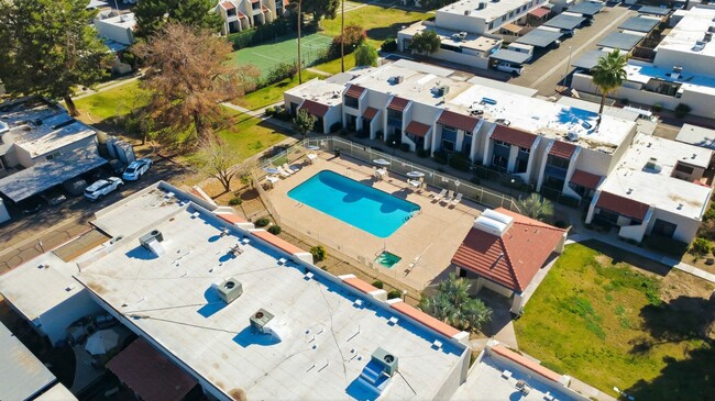 Building Photo - Beautiful 3-Bedroom Townhome in Northern Manor West