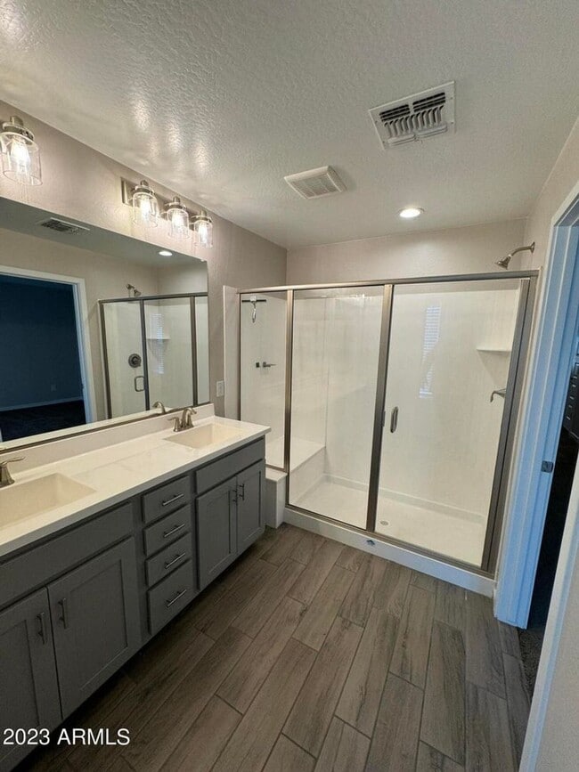 Building Photo - Newer townhome for rent in Tempe!