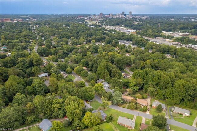 Building Photo - 3 Bedroom Ardmore Home- Pets Welcome-Flexible Lease Lengths Available