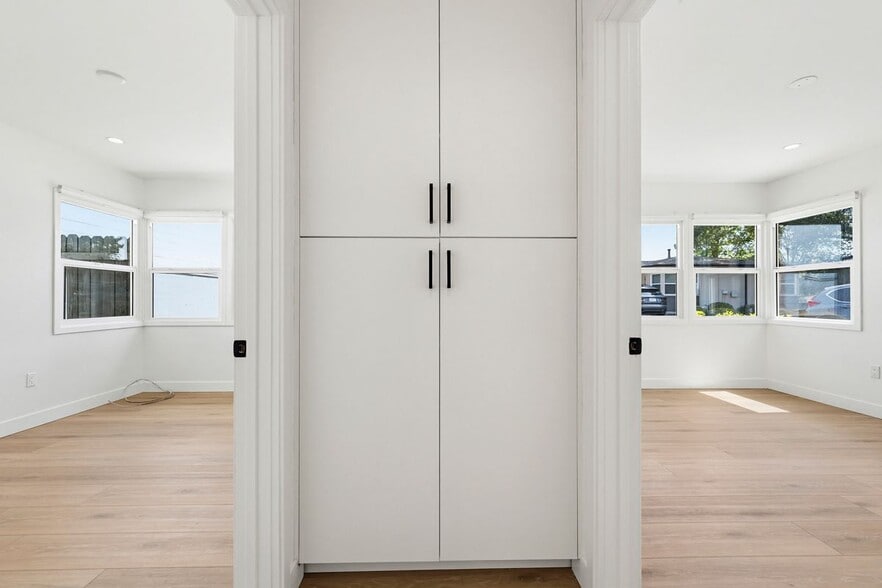 Building Photo - 2819 Sycamore Ave