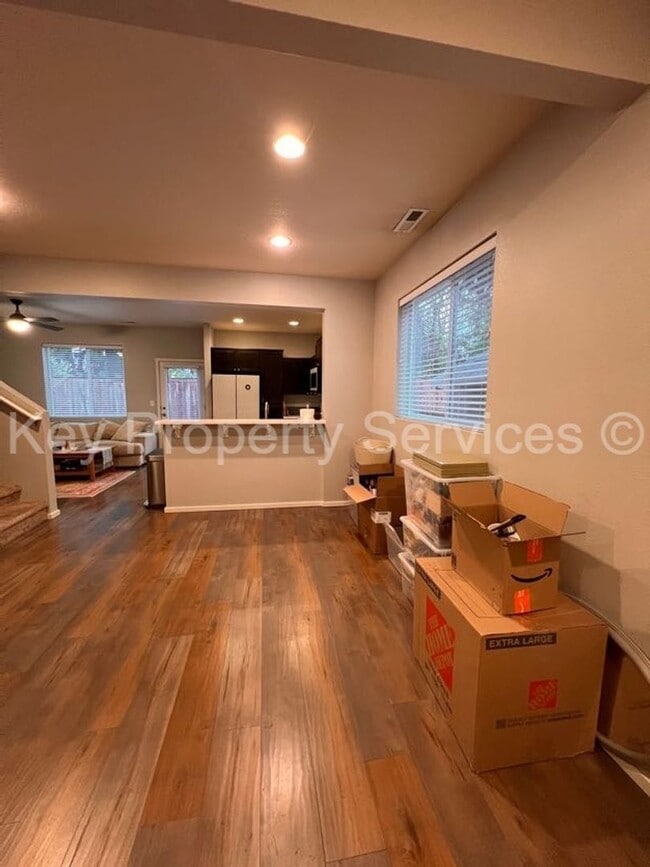 Building Photo - Stunning Hazel Dell Two-Story with High End Appliances