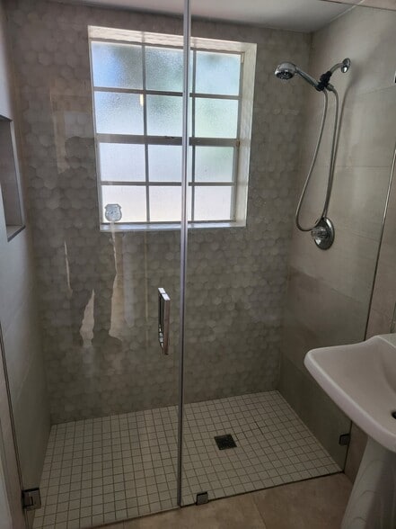 Building Photo - 11455 SW 82nd Ave