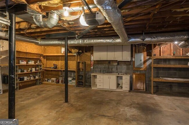 Building Photo - 4535 Kings Crossing Dr NE