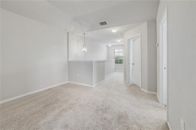 Building Photo - 525 N Heatherwilde Blvd