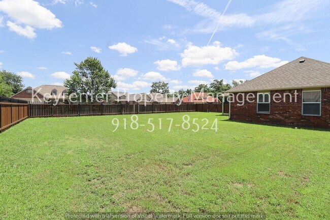 Building Photo - 3 Bed | 2 Bath in Collinsville!