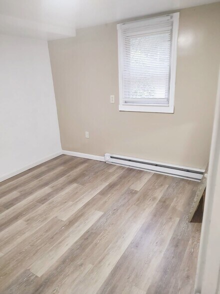 Master Bedroom - 5685 Creekview Rd