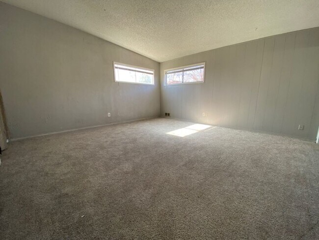 Building Photo - Updated 3/2 in Central Lubbock