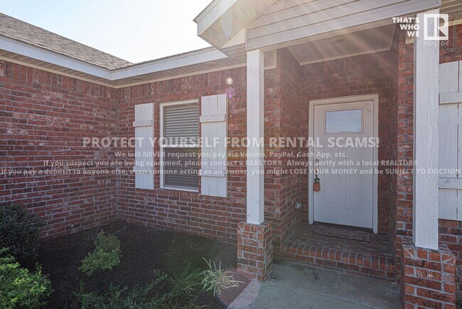 Building Photo - 211 Grove Ln