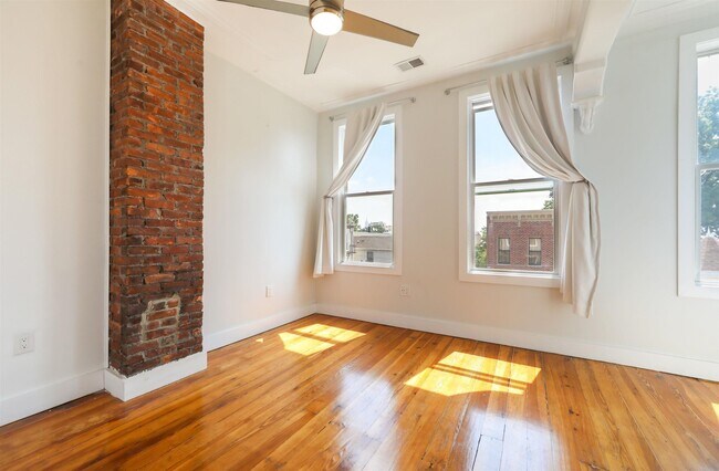 Building Photo - 157 Sherman Ave