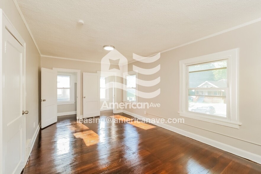 Building Photo - 1305 E 59th St