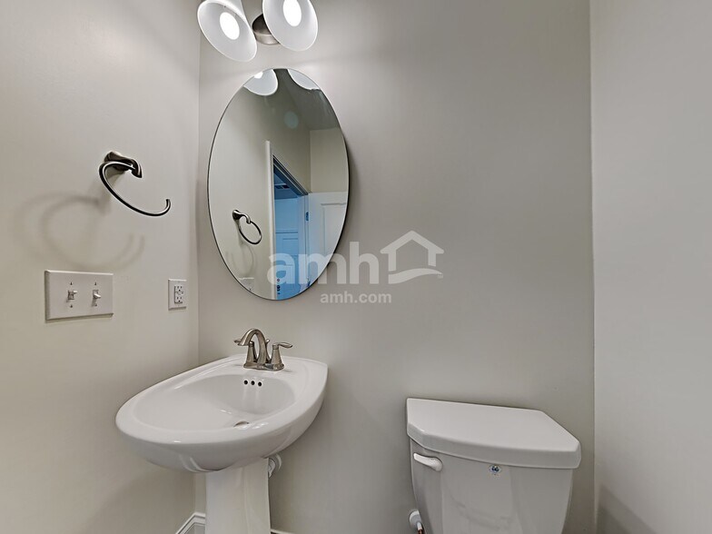 Building Photo - 1830 Produce Ln