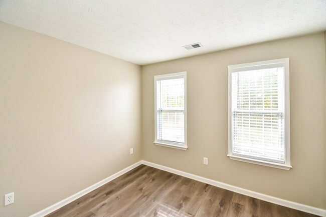 Building Photo - 4970 Promenade Dr SW