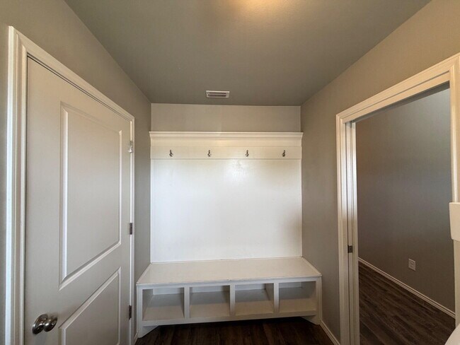 Building Photo - 623 N Elkhart Ave