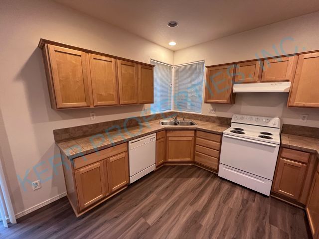 Building Photo - 4 Bd / 2.5 Bth - Central A/C - Attached Ga...