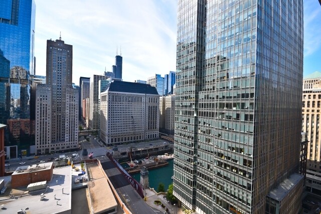 Building Photo - 345 N La Salle Dr