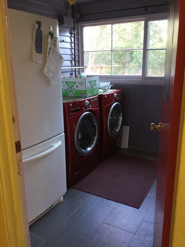 Building Photo - Charming 2 bedroom 1 Bath Close to Midtown!