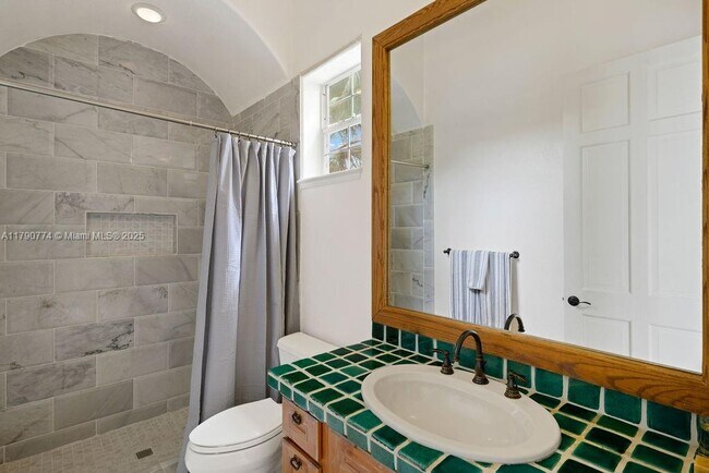 Building Photo - 2357 Alaqua Dr