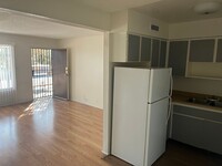 Building Photo - 1 Bedroom 1 Bath In Central Las Vegas