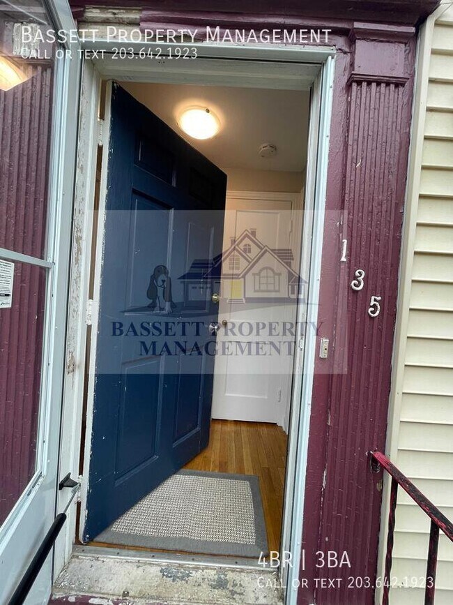 Building Photo - 135 Evergreen Ave