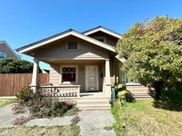 Building Photo - Craftsman Bungalow with Fantastic Fenced Yard