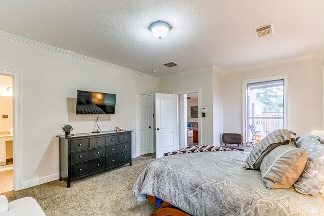 Building Photo - 3715 Slocom Dr