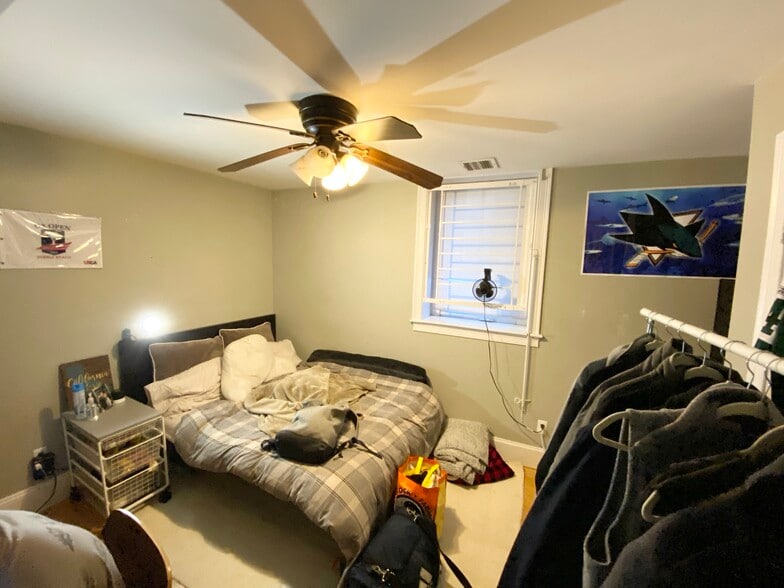 Building Photo - 178 Hillside St