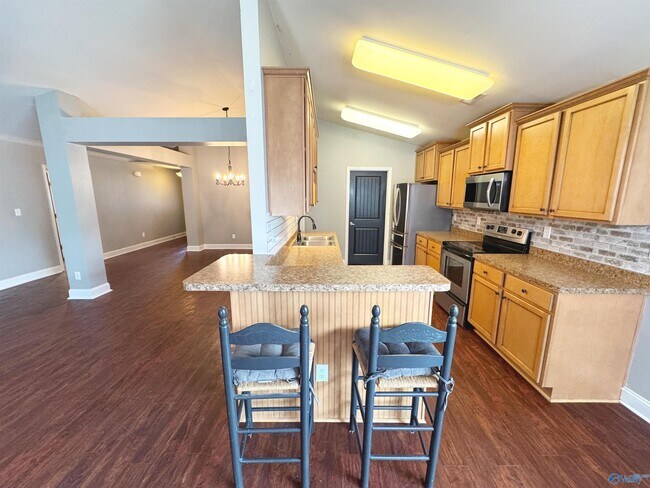 Building Photo - 105 Oak Shade Dr