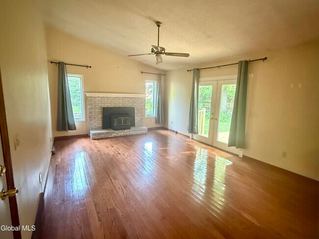Building Photo - 60 Sherwood Trail