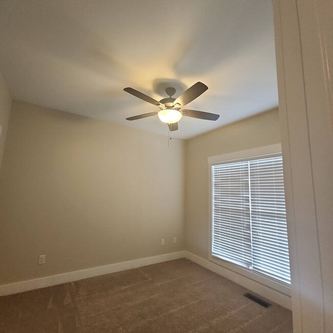 Building Photo - 1137 Cross Pointe Dr
