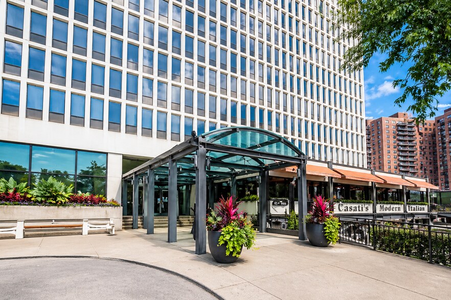 Building Photo - 444 W Fullerton Pky