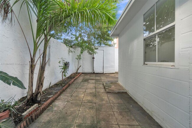 Building Photo - 508 NW 11th St