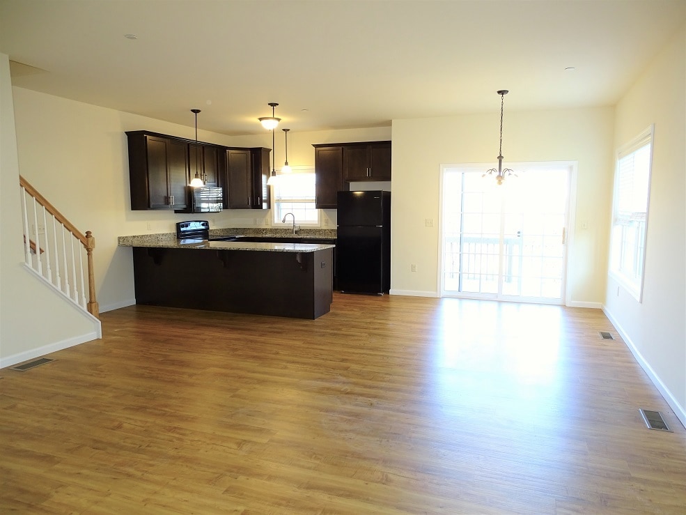 Building Photo - 345 Cedar Holw