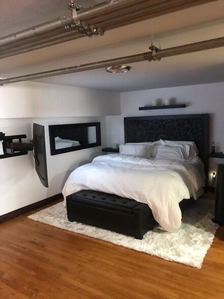 Building Photo - 115 E Tyler St