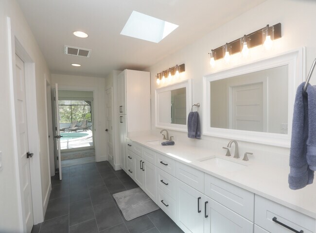 Building Photo - 8560 Heron Lagoon Cir