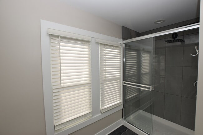 Building Photo - 412 Lincoln Ave