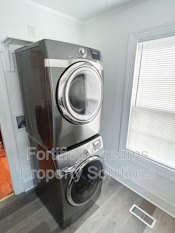 Building Photo - 315 S 3rd Ave