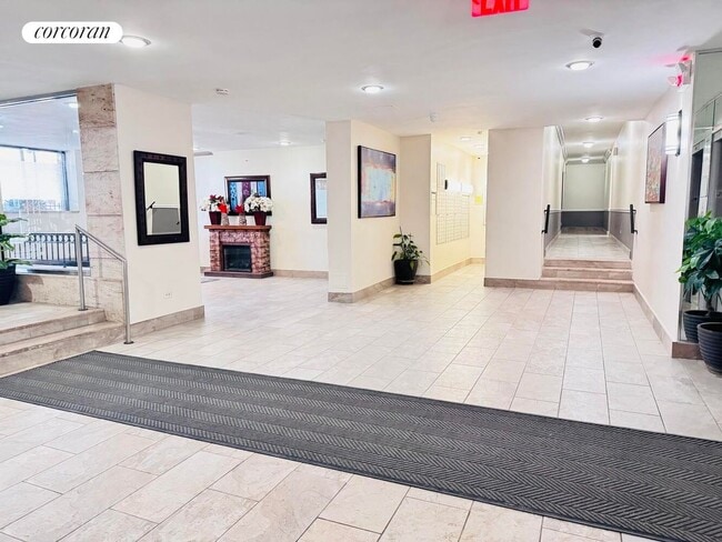 Building Photo - 2121 Shore Pkwy