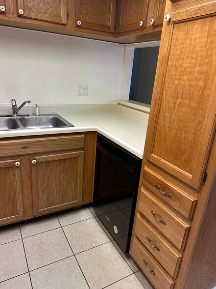 New whirlpool dishwasher - 11525 N Meridian Ave